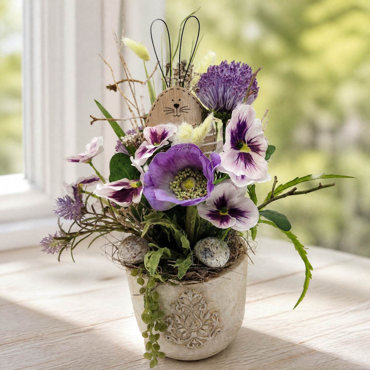 Szene Ostergesteck Hase Anemone Stiefmütterchen lila weiß