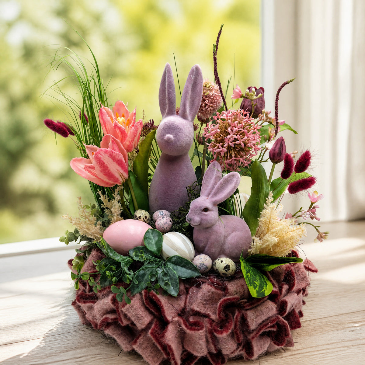 Szene Osterkranz Hase Tulpe Allium rosa lila mit Eiern