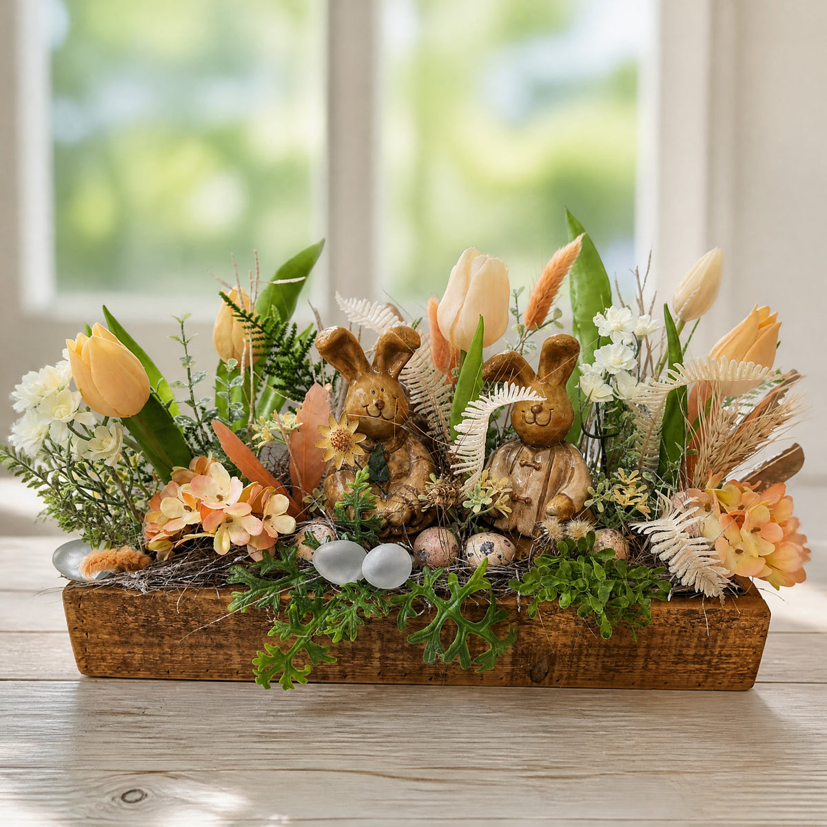 Szene Ostergesteck Hasen Tulpen Farn apricot creme im Holzkasten