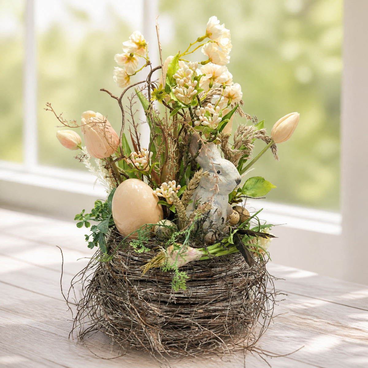 Szene Ostergesteck Hase Tulpen Kirschblüten apricot creme im Nest