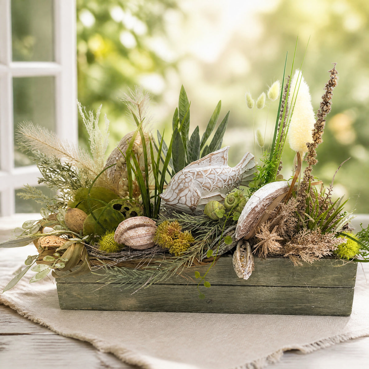 Szene Sommergesteck maritim Fisch Schnecke Muscheln creme weiß