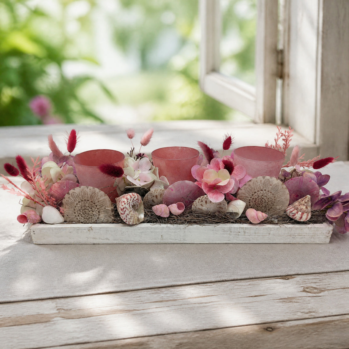 Szene Sommergesteck Teelicht Schnecke Hortensie rosa lila