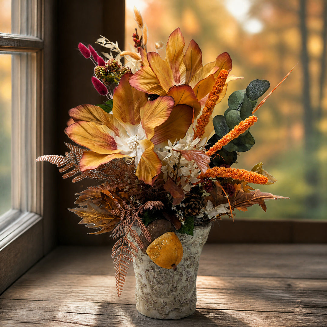 Szene Herbstgesteck Eichel Zapfen Blüte orange braun