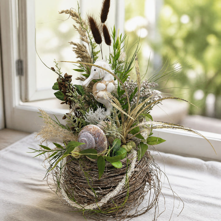 Szene Sommergesteck Seepferdchen Schnecke Muscheln Gräser creme grün