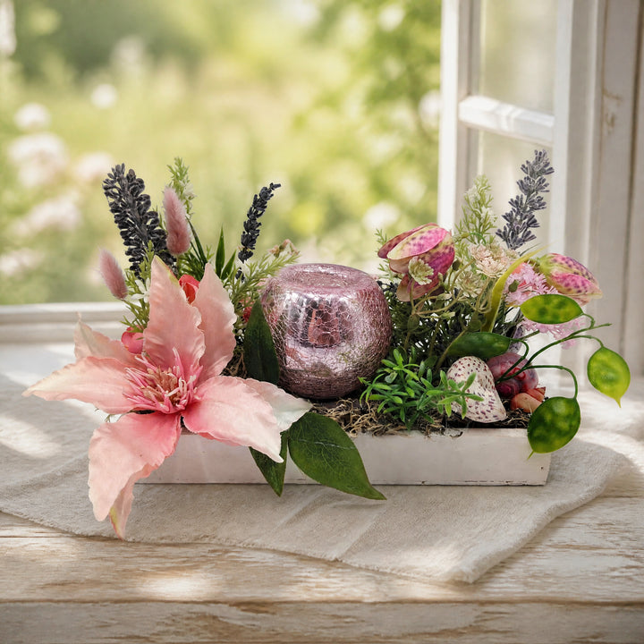 Szene Sommergesteck Teelicht Schnecke Clematis Lavendel rosa lila