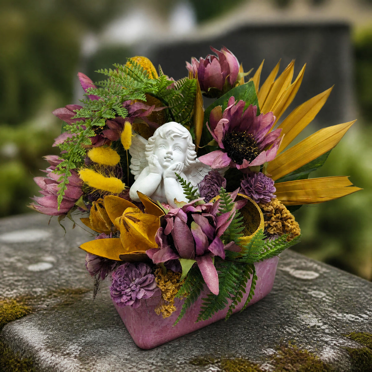 Szene Trauergesteck Engel Sonnenblume Farn gelb lila