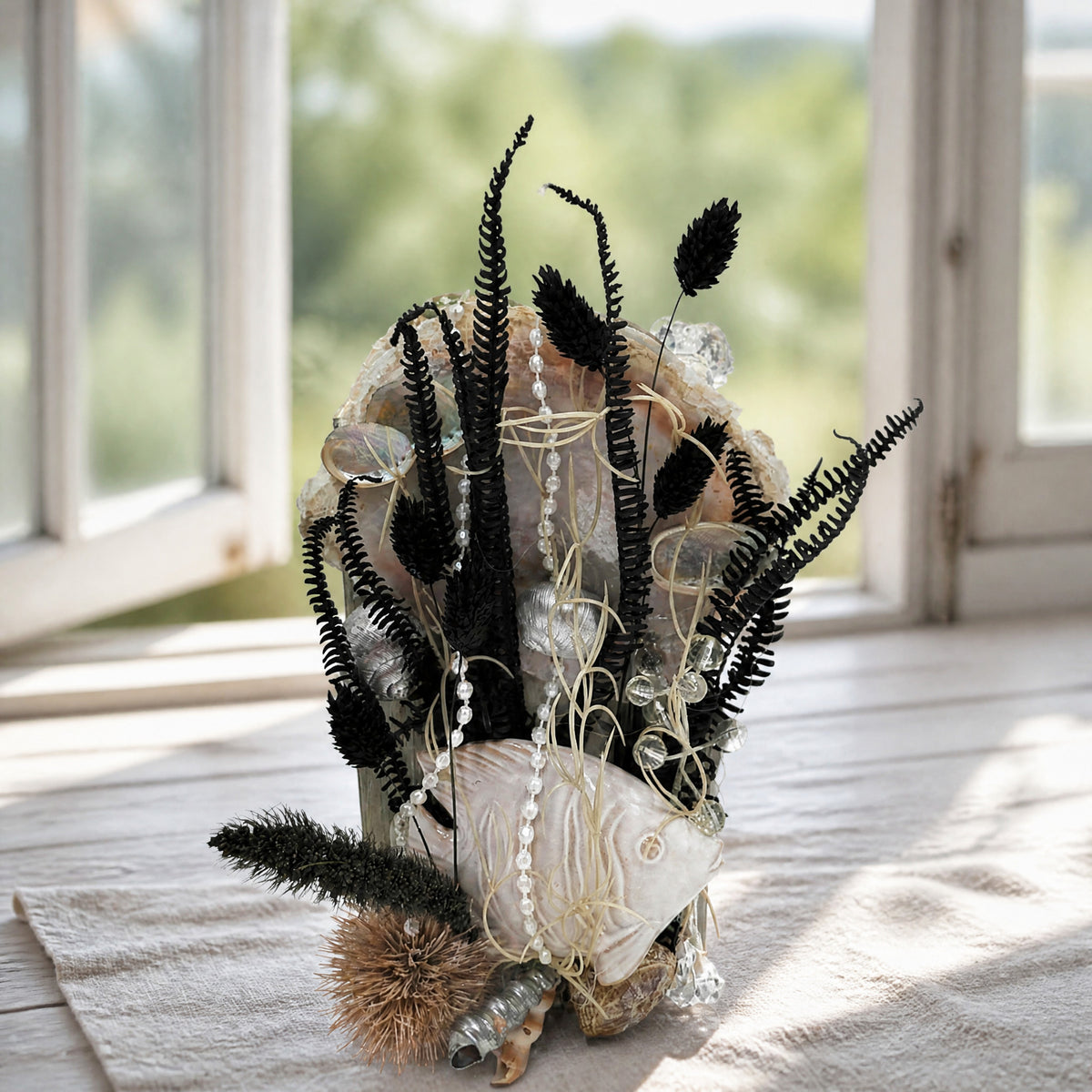 Szene Sommergesteck maritim Muschel Schnecke Fisch creme schwarz