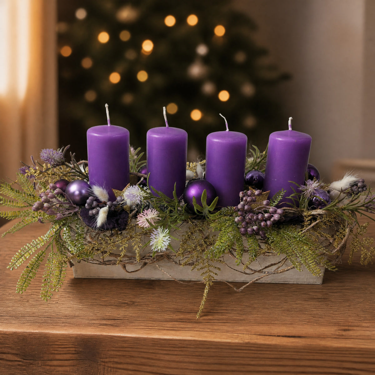 Szene Adventsgesteck Kugel Stern Beeren Farn lila gold