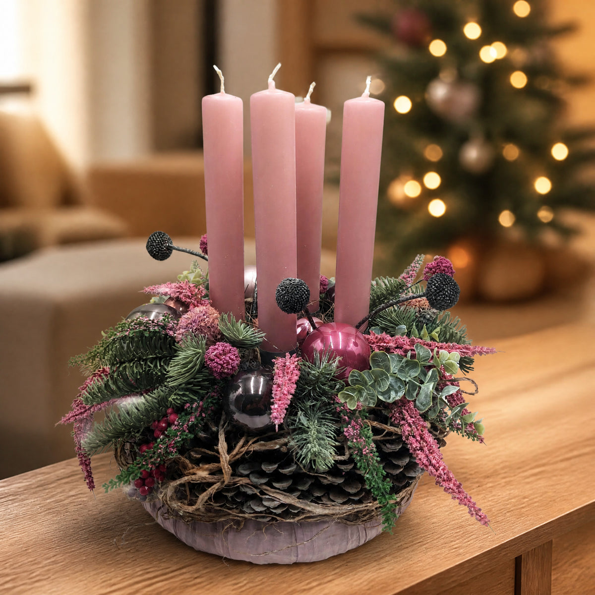 Szene Adventskranz Kugeln Zapfen Heide altrosa rosa