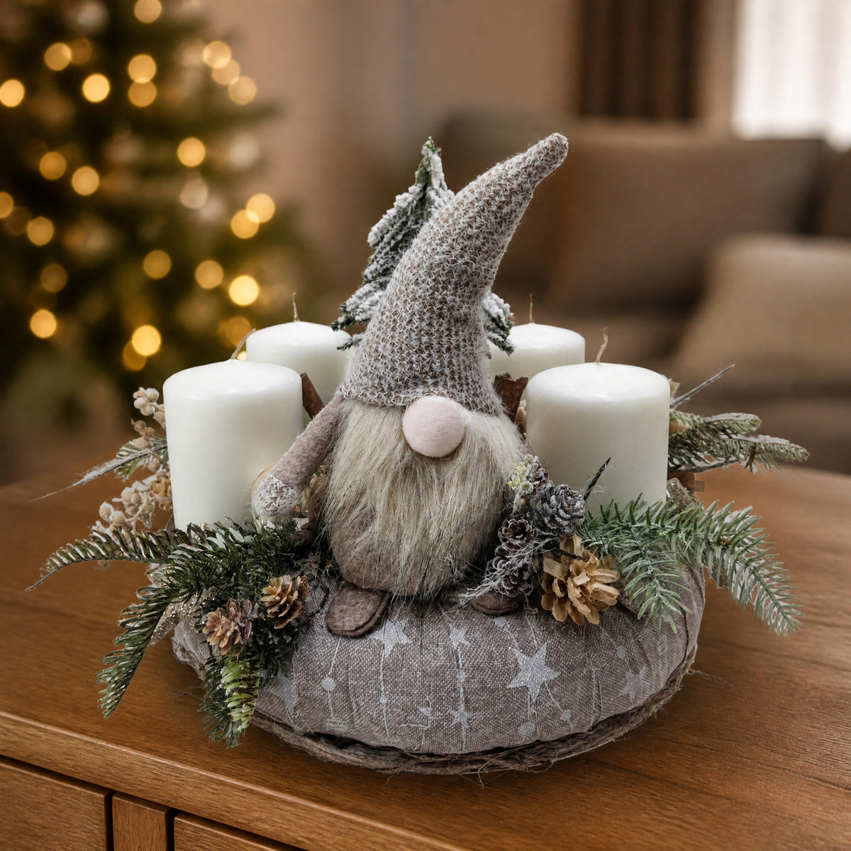 Szene Adventskranz Wichtel Zapfen Beeren Tanne weiß taupe