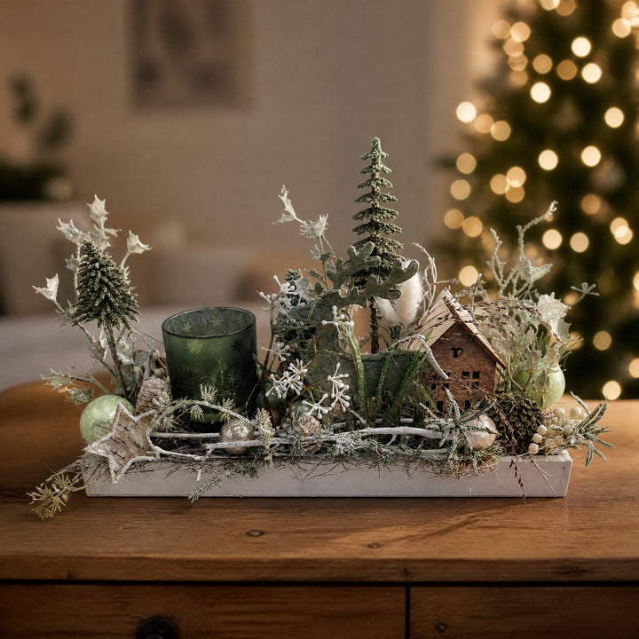 Szene Weihnachtsgesteck Teelicht Kugel Haus Hirsch grün creme