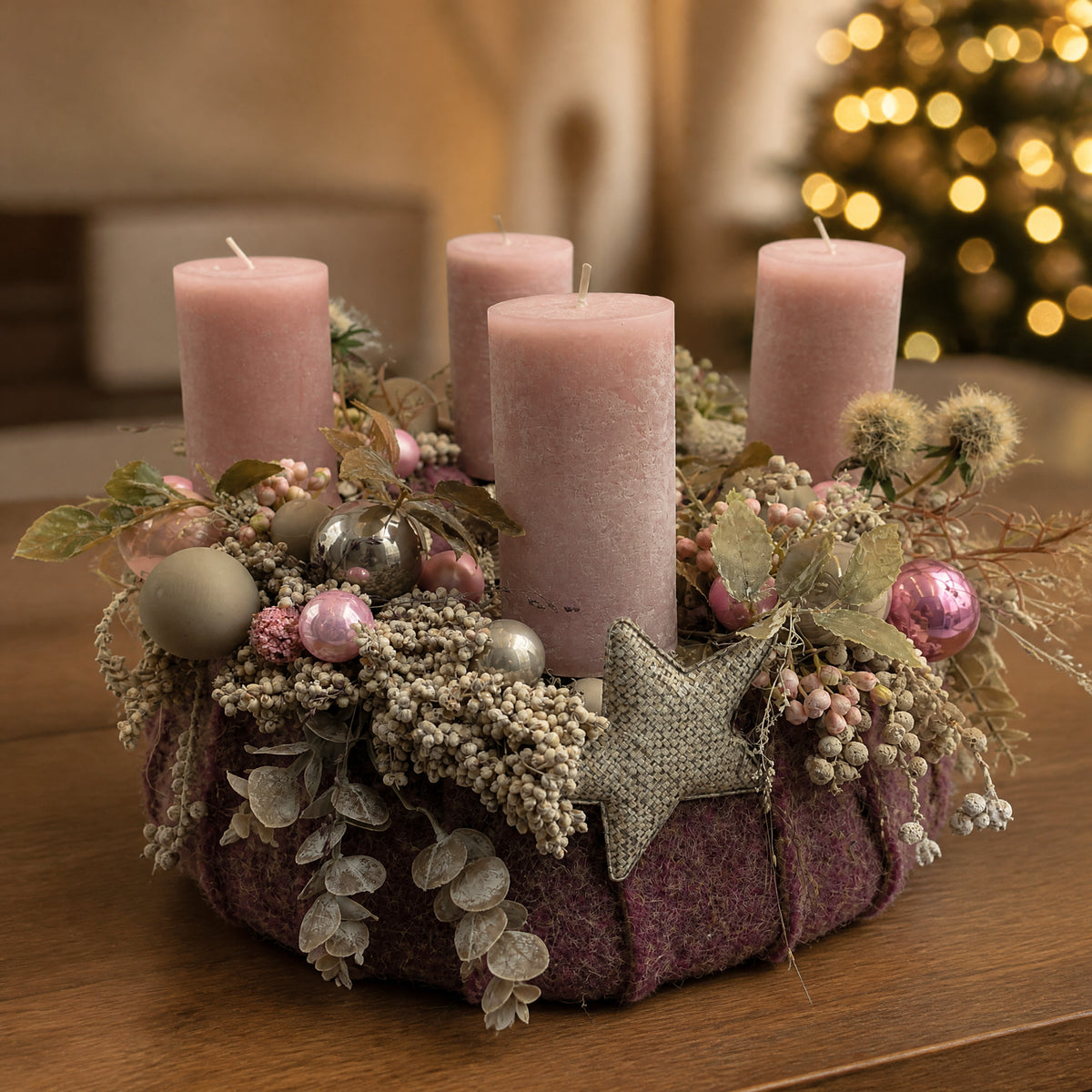 Szene Adventskranz Kugeln Stern Eukalyptus rosa taupe