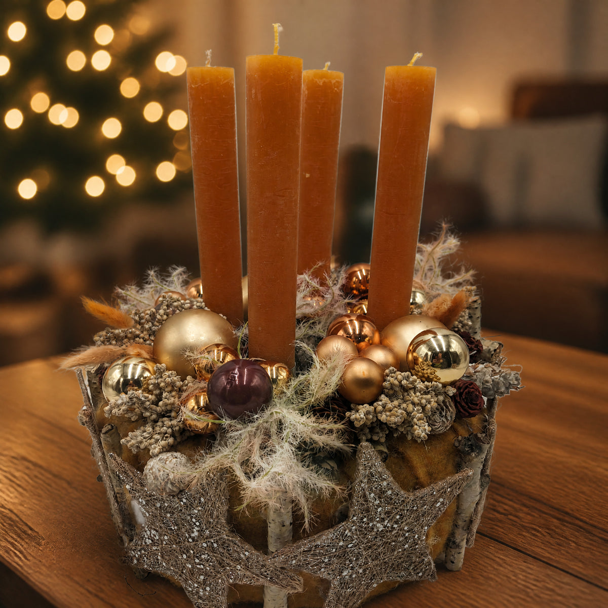 Szene Adventskranz Kugeln Sterne Zapfen orange gold braun