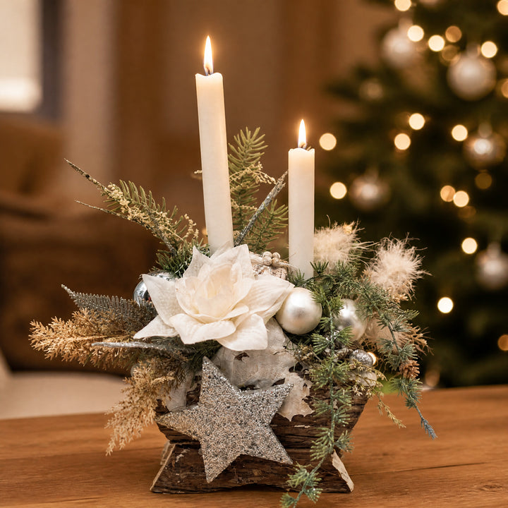 Szene Weihnachtsgesteck LED Kerzen Amaryllis Kugeln weiß silber