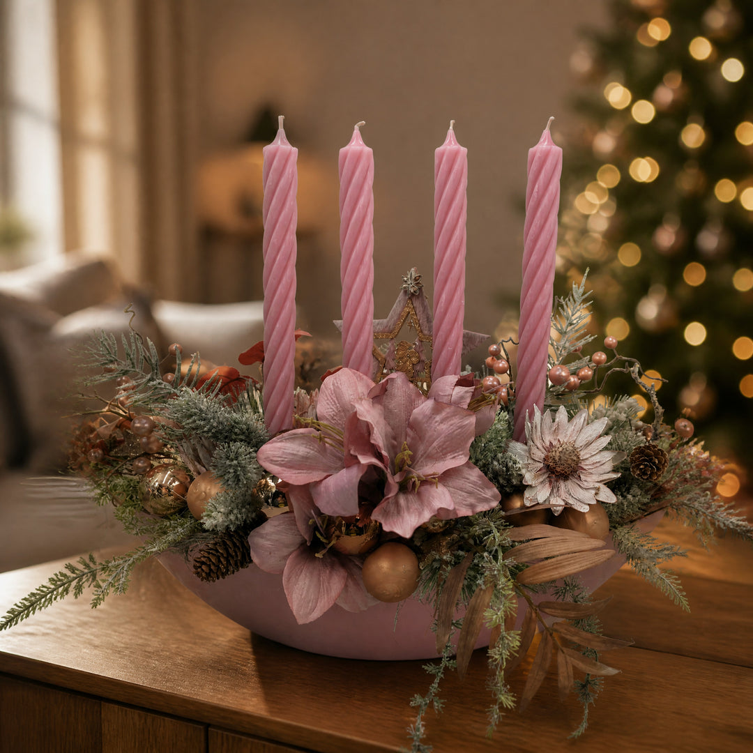 Szene Adventsgesteck Amaryllis Kugeln Stern altrosa rosegold