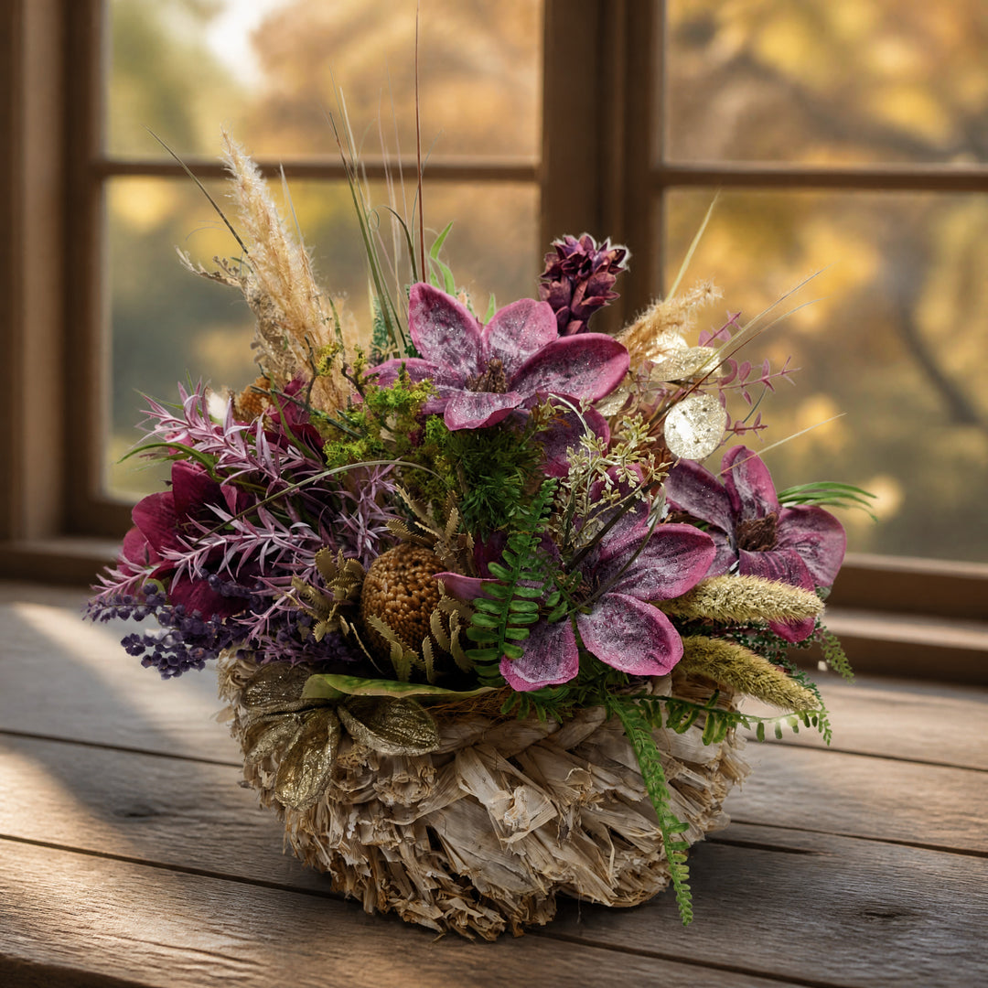 Szene Herbstgesteck Magnolie Amaryllis Banksia Gräser lila creme
