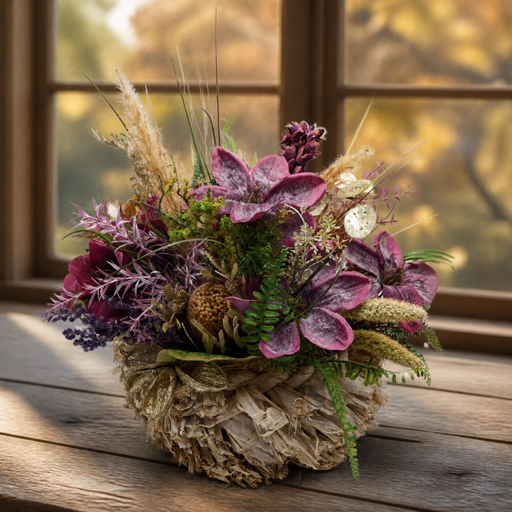 Szene Herbstgesteck Magnolie Amaryllis Banksia Gräser lila creme