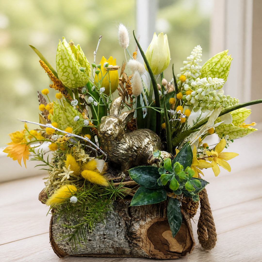 Szene Ostergesteck Frühlingsgesteck Tulpen Hase gelb gold