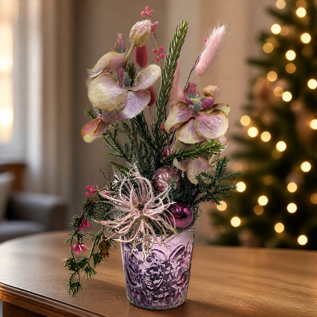 Szene Wintergesteck Orchideen Gräser Tanne lila rosa