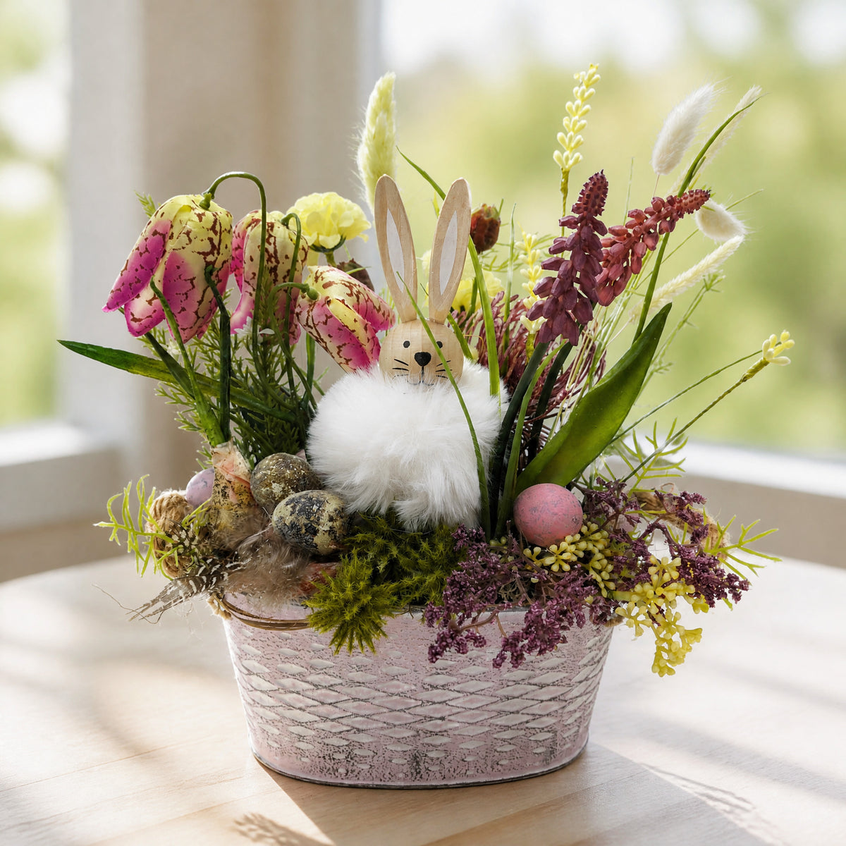 Szene Ostergesteck Frühlingsgesteck Hase Hyazinthen rosa gelb