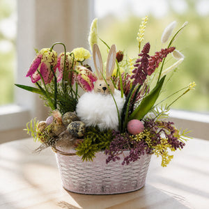 Szene Ostergesteck Frühlingsgesteck Hase Hyazinthen rosa gelb