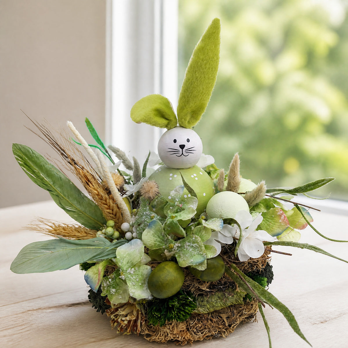 Szene Ostergesteck Frühlingsgesteck Hase Gräser Eier grün weiß
