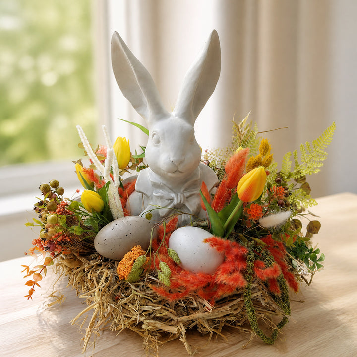 Szene Ostergesteck Frühlingsgesteck Hase Tulpen Gräser orange gelb