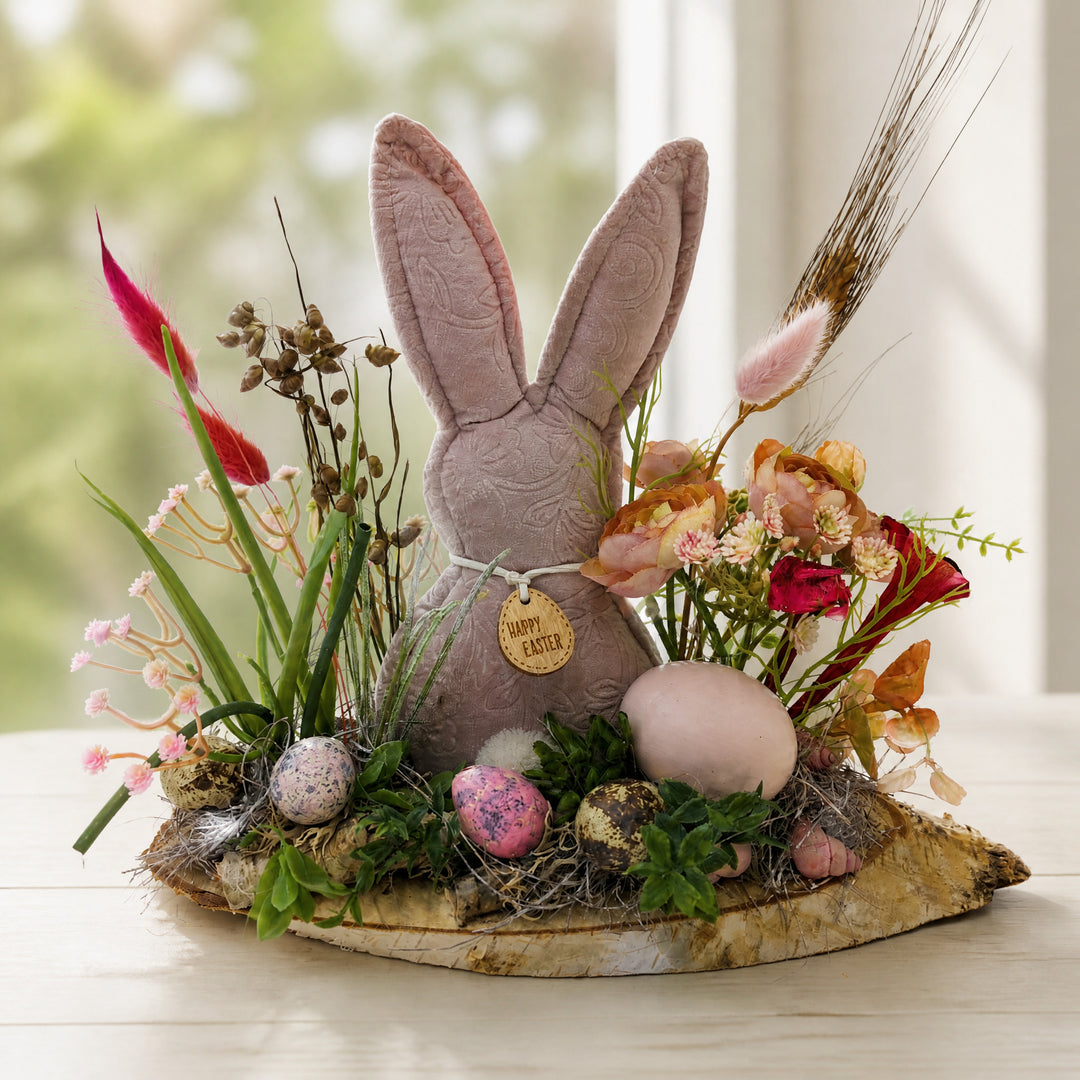 Szene Ostergesteck Frühlingsgesteck Hase Ranunkel Gräser rosa
