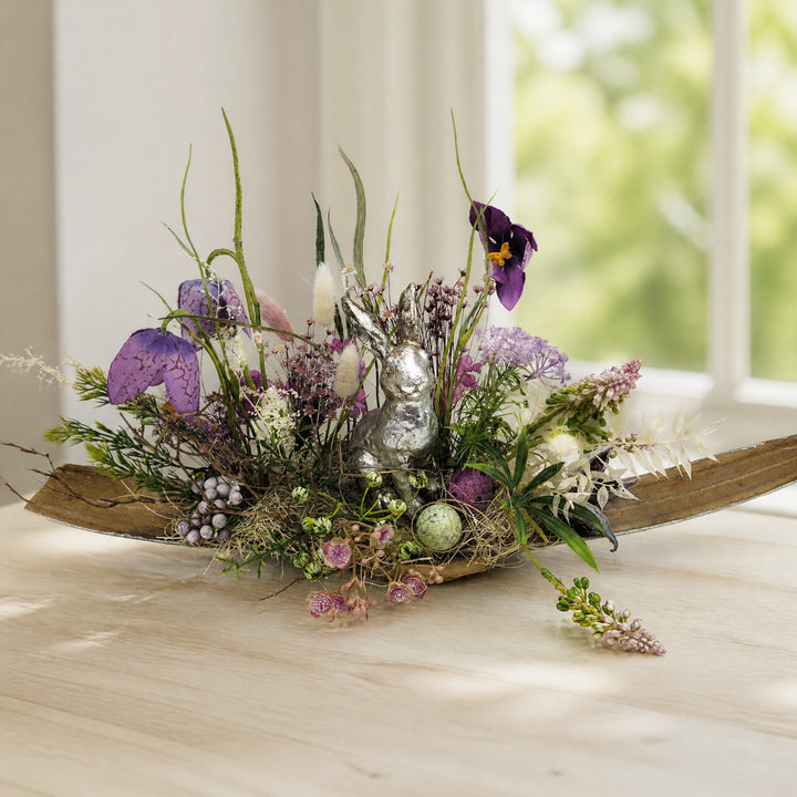 Szene Ostergesteck Frühlingsgesteck Hase Schachbrettblume silber lila