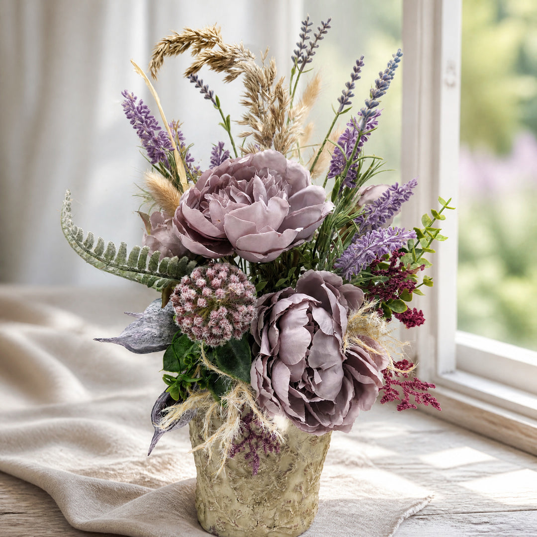 Szene Sommergesteck Pfingstrose Lavendel Gräser lila mauve