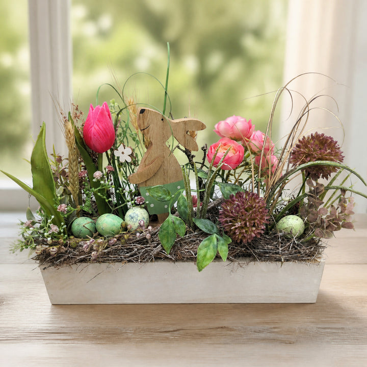 Szene Ostergesteck Frühlingsgesteck Holzhase Tulpen Gräser rosa mint