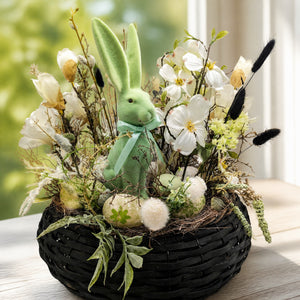 Szene Ostergesteck Frühlingsgesteck Hase Magnolien Gräser grün weiß
