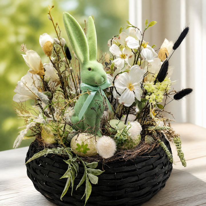 Szene Ostergesteck Frühlingsgesteck Hase Magnolien Gräser grün weiß