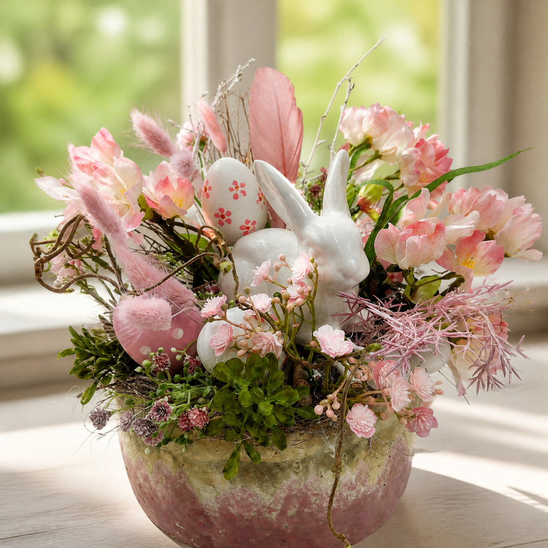 Szene Ostergesteck Frühlingsgesteck Hase Ei Gräser rosa weiß