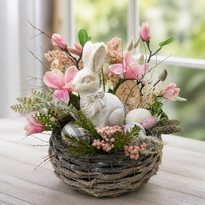 Szene Ostergesteck Frühlingsgesteck Magnolie Hase Eier rosa weiß