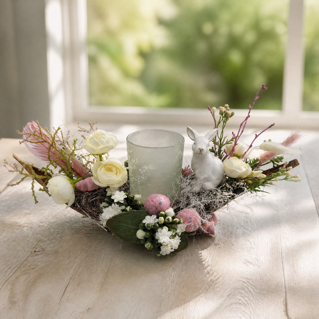 Szene Ostergesteck Frühlingsgesteck Windlicht Hase Rosen rosa weiß