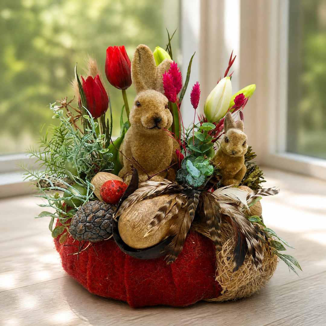 Szene Ostergesteck Frühlingsgesteck Tulpen Hasen Holzeier rot natur