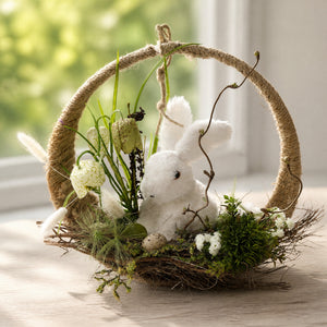 Szene Ostergesteck Frühlingsgesteck Hase Schachbrettblumen Eier weiss grün