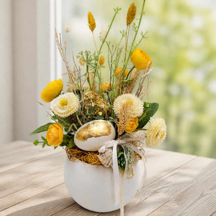Szene Ostergesteck Frühlingsgesteck Hase Bellis Gräser gelb gold
