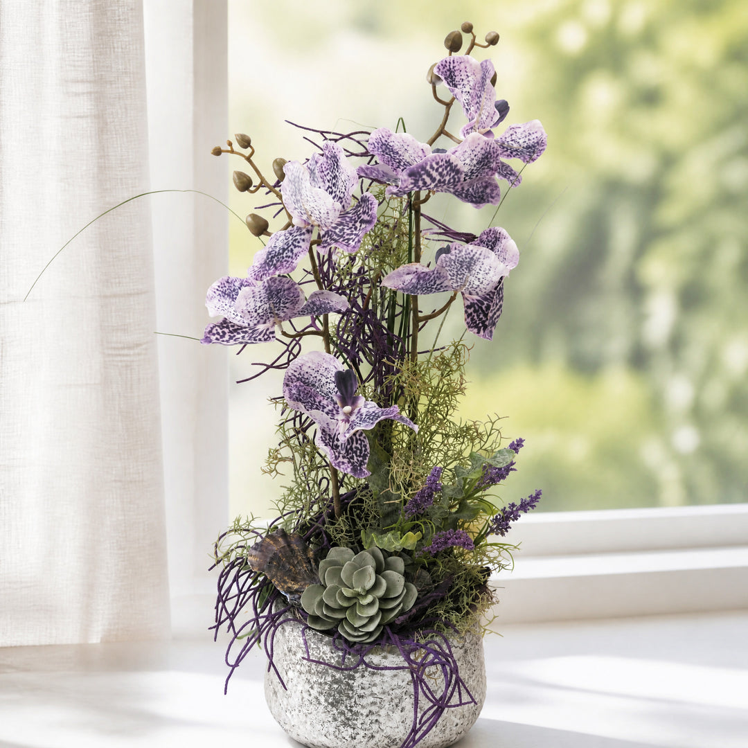 Szene Frühlingsgesteck Orchideen Sukkulente lila silber