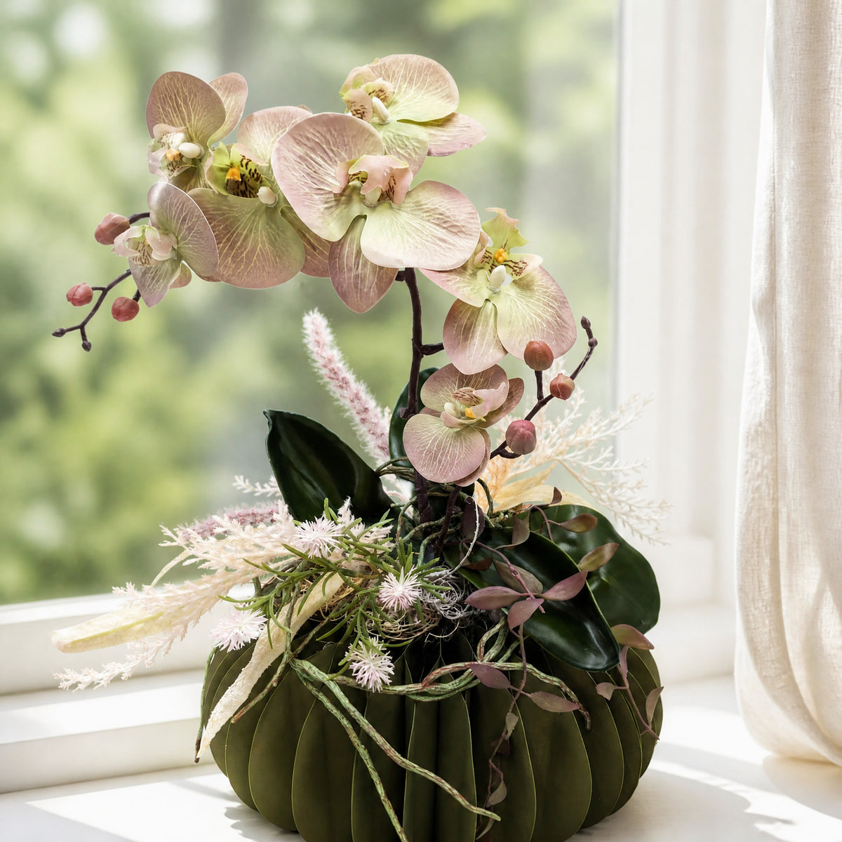 Szene Orchideengesteck Frühling Orchidee Gräser grün rosa