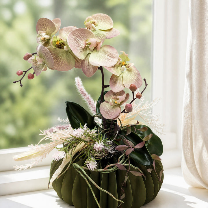 Szene Orchideengesteck Frühling Orchidee Gräser grün rosa