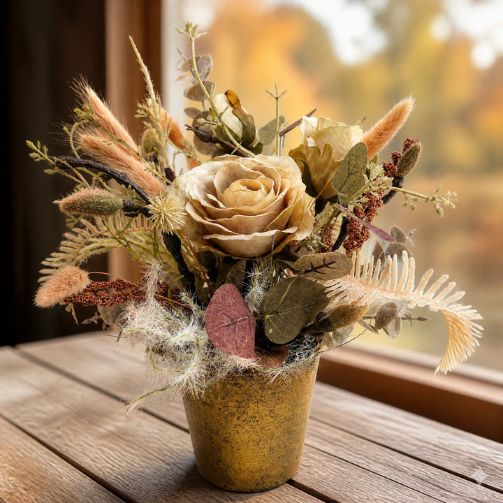 Szene Herbstgesteck Rosen Gräser Eukalyptus apricot gold