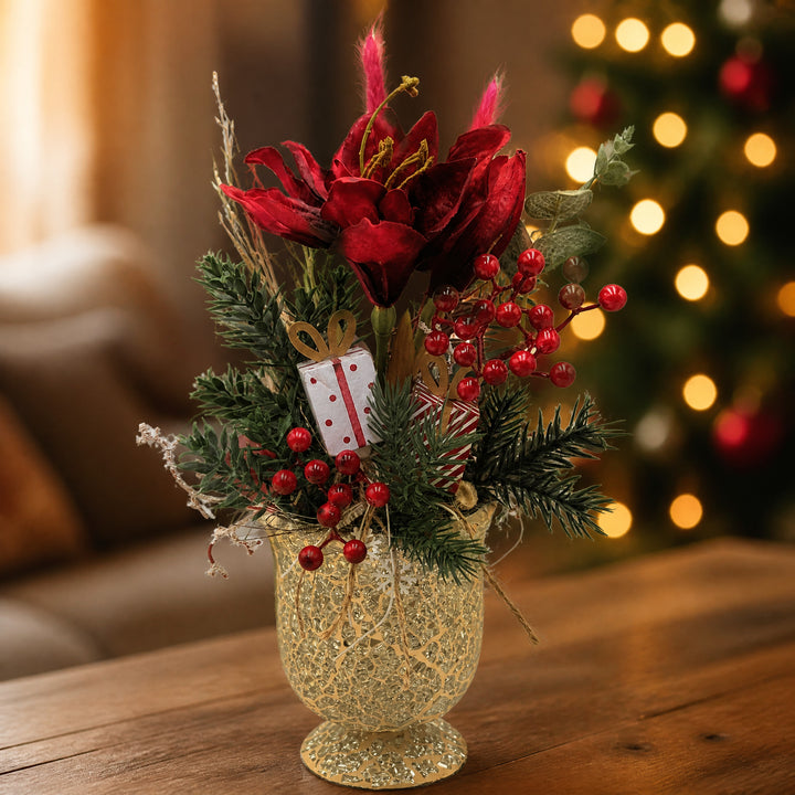Szene Weihnachtsgesteck Amaryllis Beeren Tanne rot gold