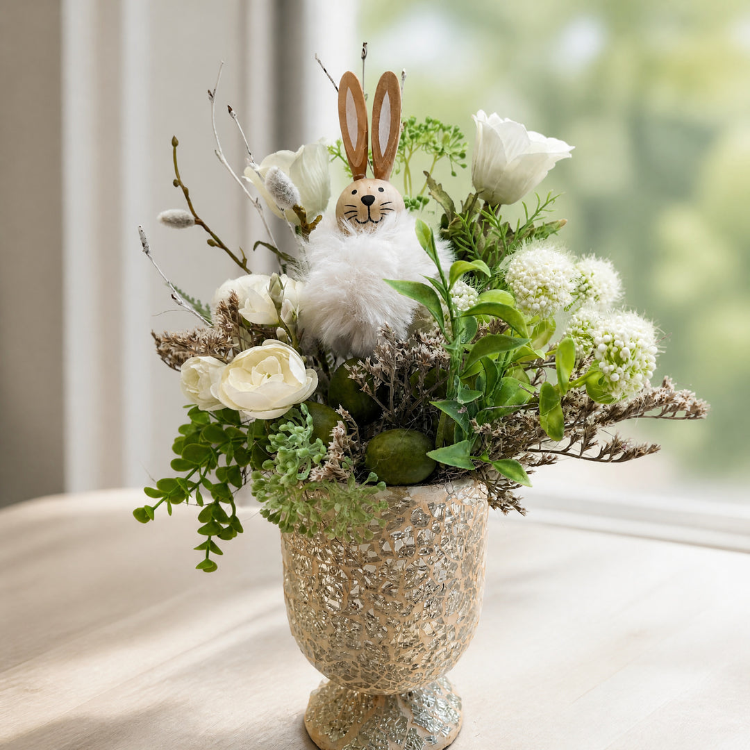 Szene Ostergesteck Frühlingsgesteck Anemone Ranunkel Hase weiß grün