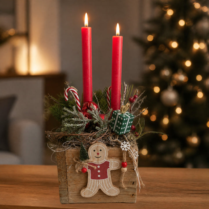 Szene Wintergesteck LED Kerzen Lebkuchenmann Zuckerstangen rot grün