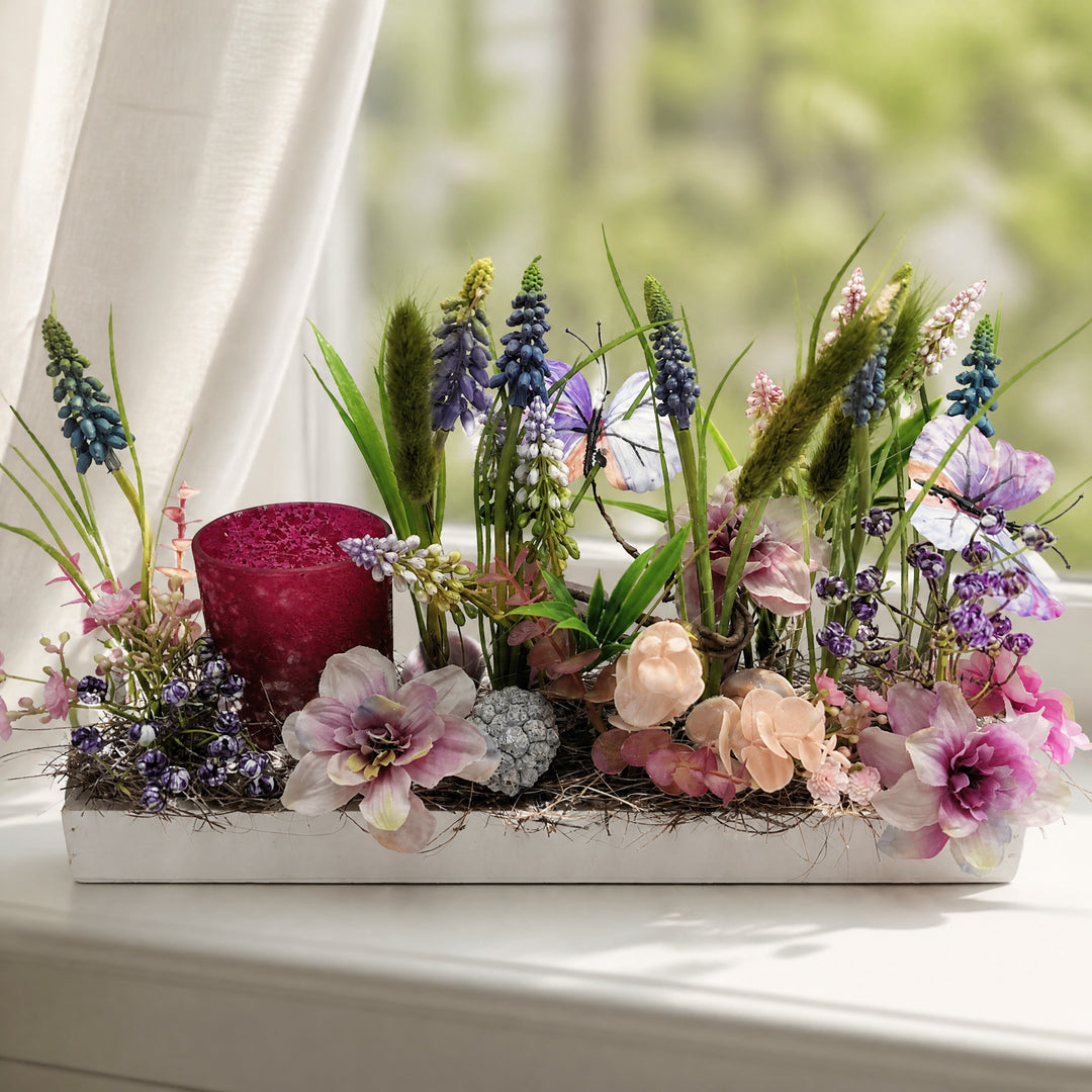 Szene Frühlingsgesteck Teelicht Hyazinthen Schmetterlinge lila blau rosa