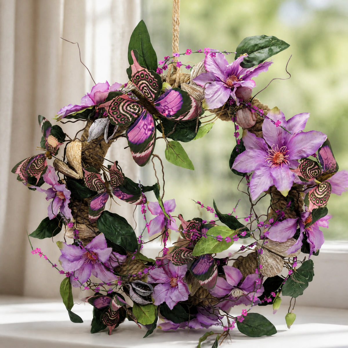 Szene Türkranz Frühling Clematis Schmetterlinge lila rosa