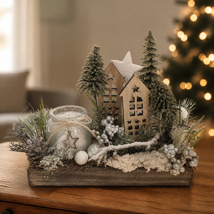 Szene Wintergesteck Weihnachtsgesteck Teelicht Häuser Bäume weiß silber