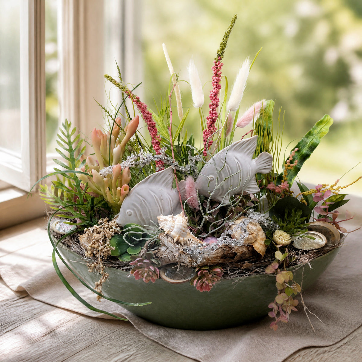Szene Sommergesteck Fische Muscheln Gräser maritim rosa grün